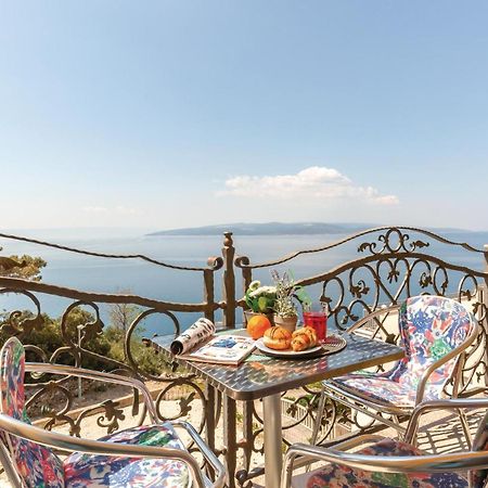 Nice Apartment In Krvavica With House Sea View Exteriör bild