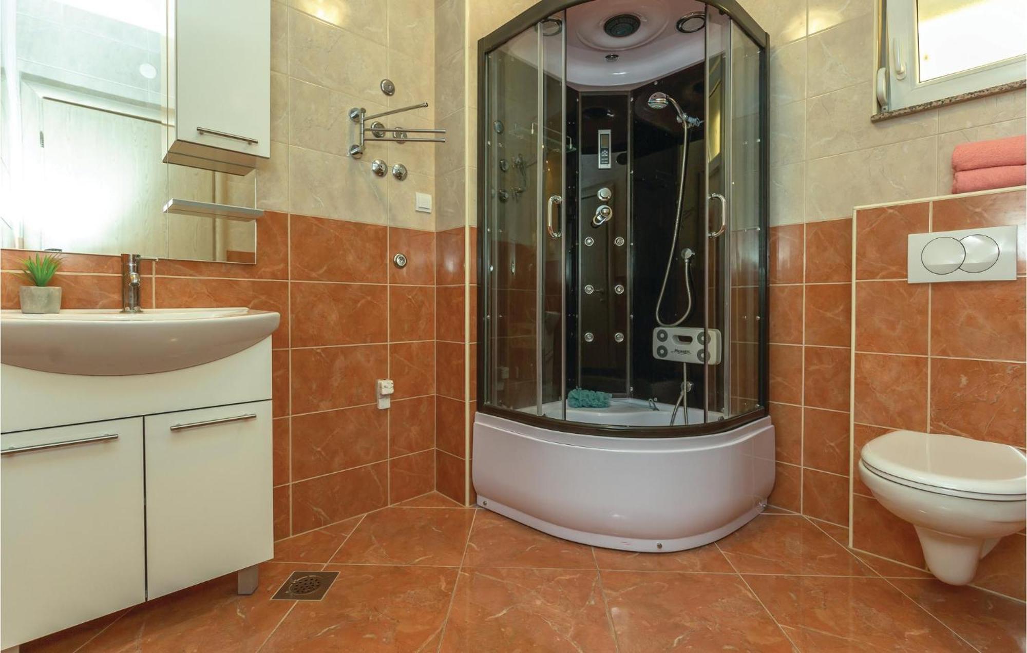 Nice Apartment In Krvavica With House Sea View Exteriör bild