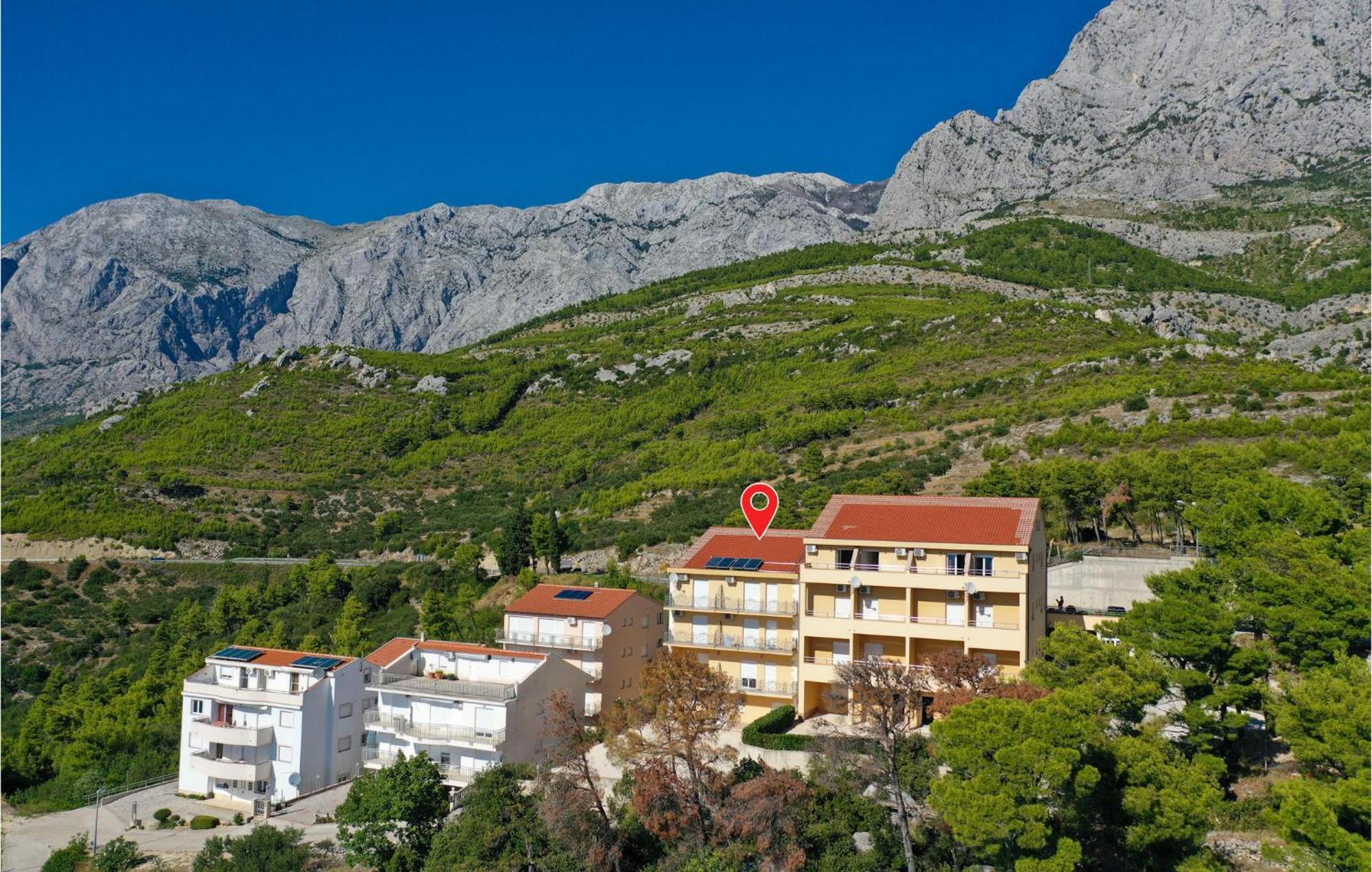 Nice Apartment In Krvavica With House Sea View Exteriör bild