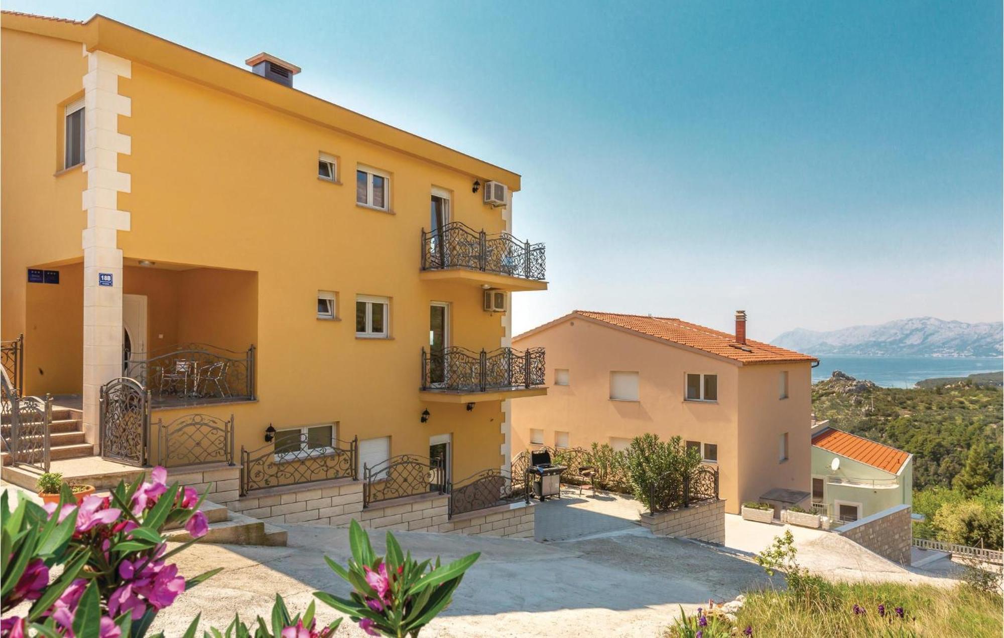 Nice Apartment In Krvavica With House Sea View Exteriör bild