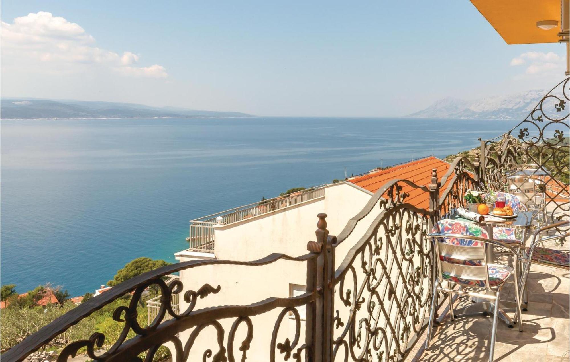 Nice Apartment In Krvavica With House Sea View Exteriör bild