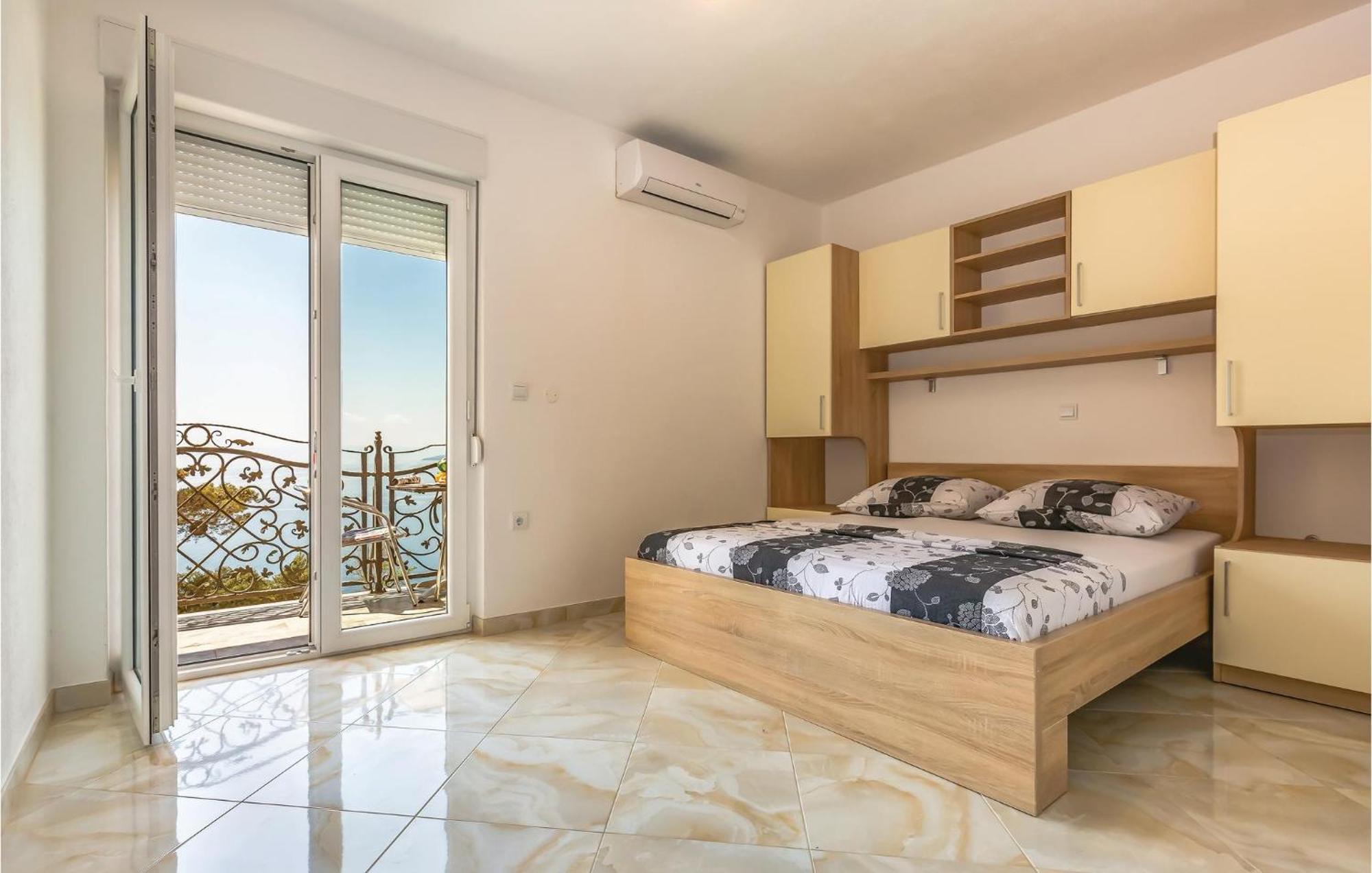 Nice Apartment In Krvavica With House Sea View Exteriör bild