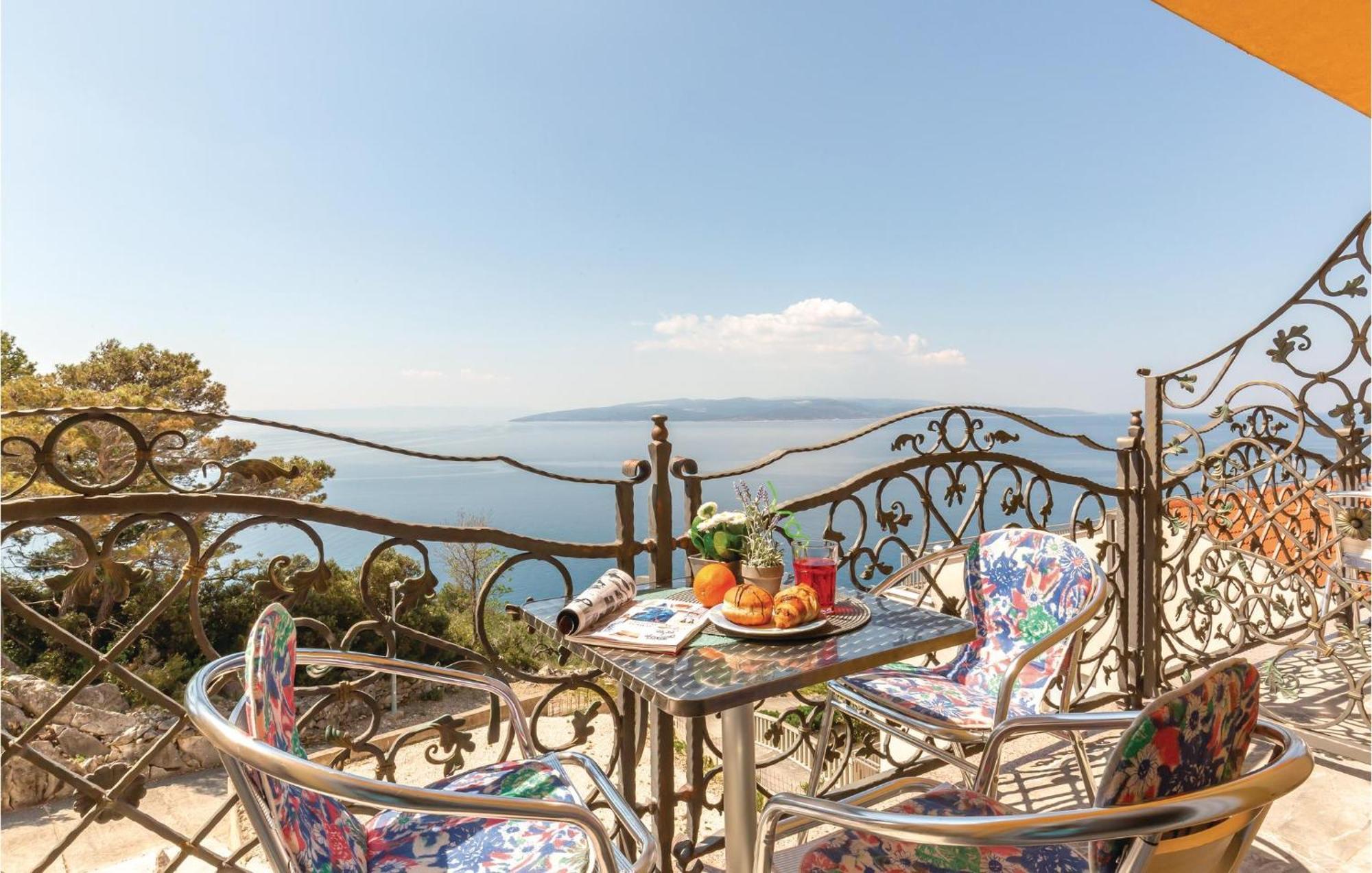 Nice Apartment In Krvavica With House Sea View Exteriör bild